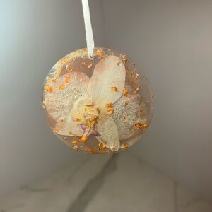 Handmade christmas/ wall ornament with real flowers